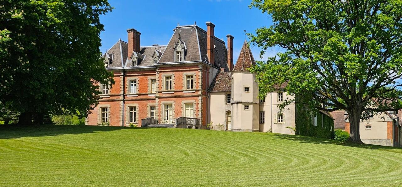 Château de Montpatey Couches Exterior foto