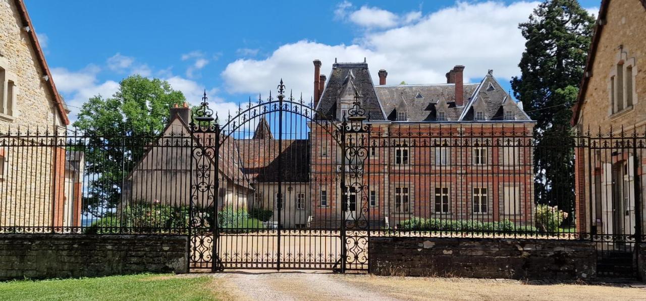 Château de Montpatey Couches Exterior foto