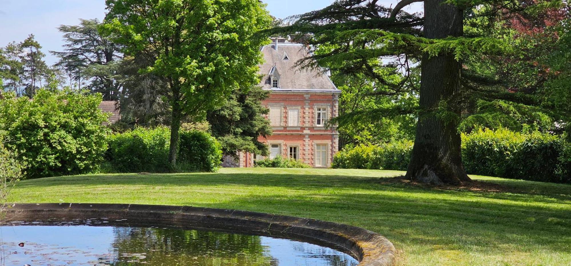 Château de Montpatey Couches Exterior foto